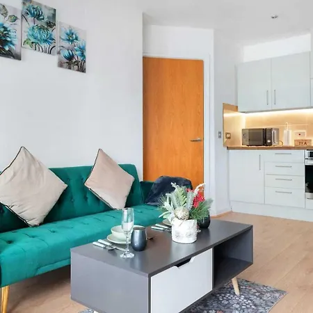 Grand , 2 Double Bedroom With Free Parking , *