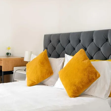 Grand , 2 Double Bedroom With Free Parking ,
