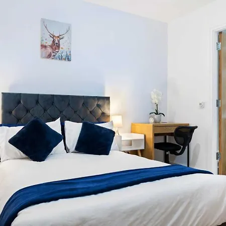Apartment Grand , 2 Double Bedroom With Free Parking ,