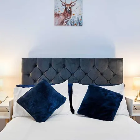 Grand , 2 Double Bedroom With Free Parking , *