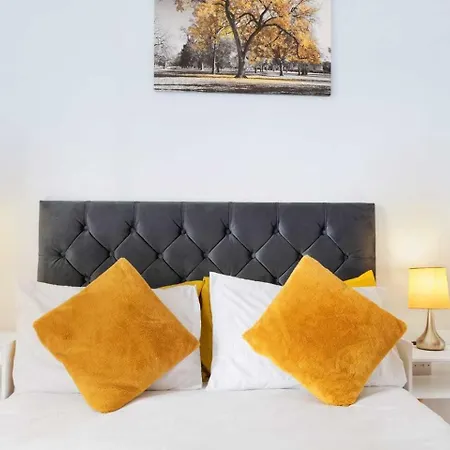 Grand , 2 Double Bedroom With Free Parking , *