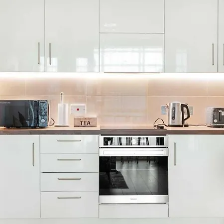 Apartment Grand , 2 Double Bedroom With Free Parking , *